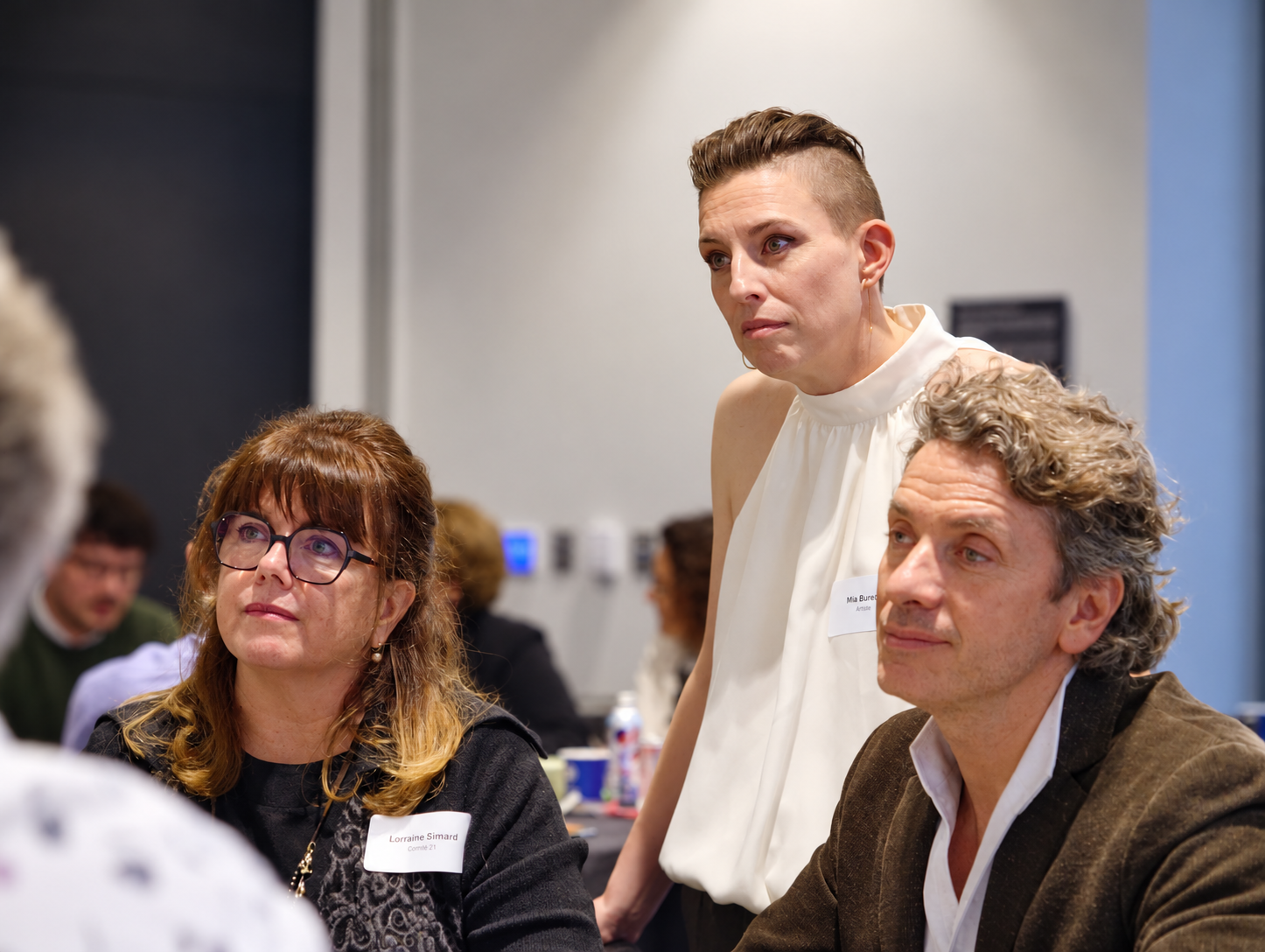 Attentive Conference Room Discussion